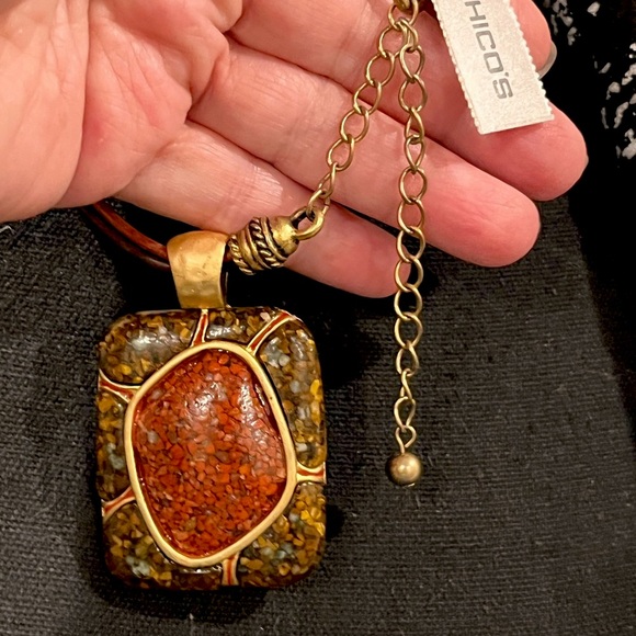 Chico's Jewelry - N318 Chico's Boho Red, Gold and Brown Crushed Shell Pendant $44 Tag